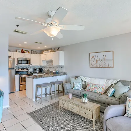 Lovely Destin Condo With Pool Access Walk To Beach!